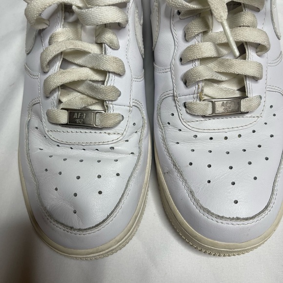 Air Force 1s size 7.5 gently worn. - Picture 5 of 12